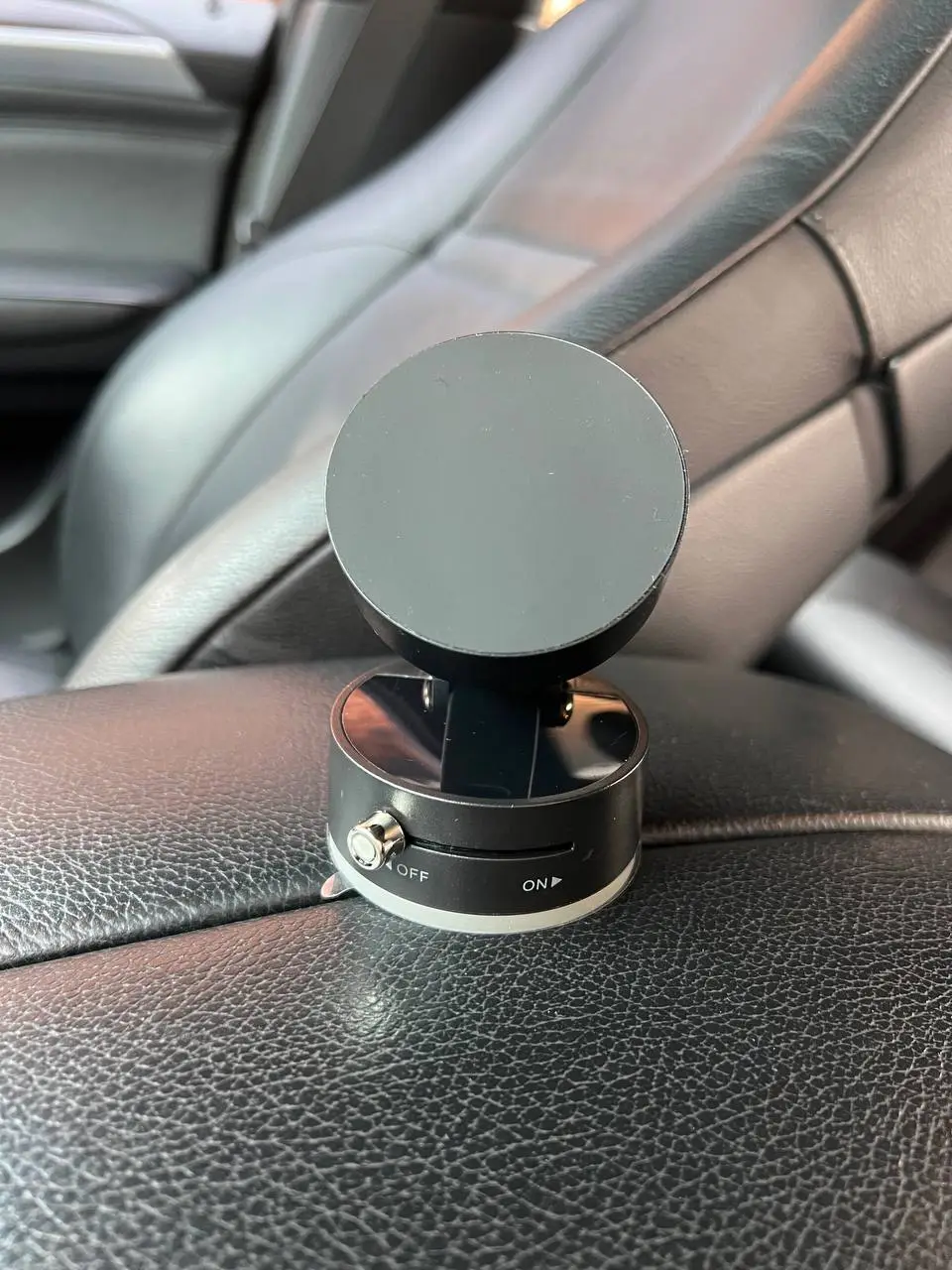 Магнітний автомобільний тримач для телефону (MagSafe / універсальний)