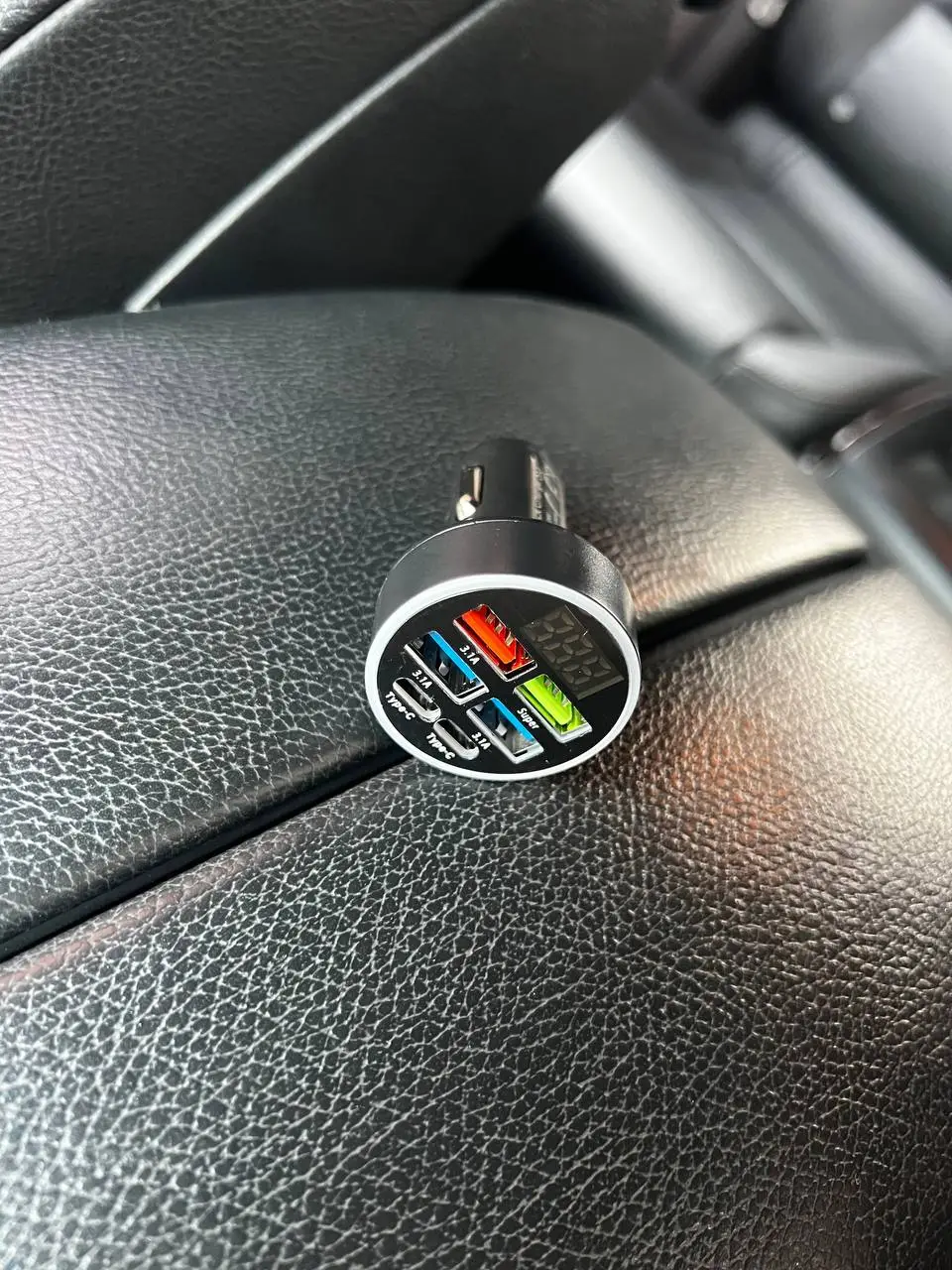 Автомобільний зарядний пристрій в прикурювач 4 USB + 2 Type-C (3.1A, швидка зарядка)